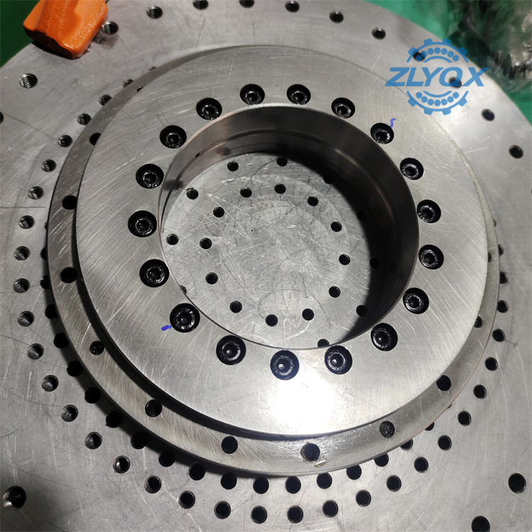 說說YRT轉臺軸承與轉盤軸承的主要區(qū)別！