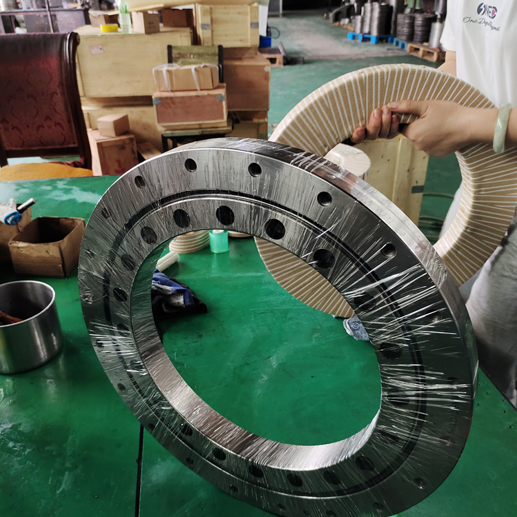 [ZLYQX]分析傳統(tǒng)軸承與交叉滾子軸承的優(yōu)點(diǎn)？